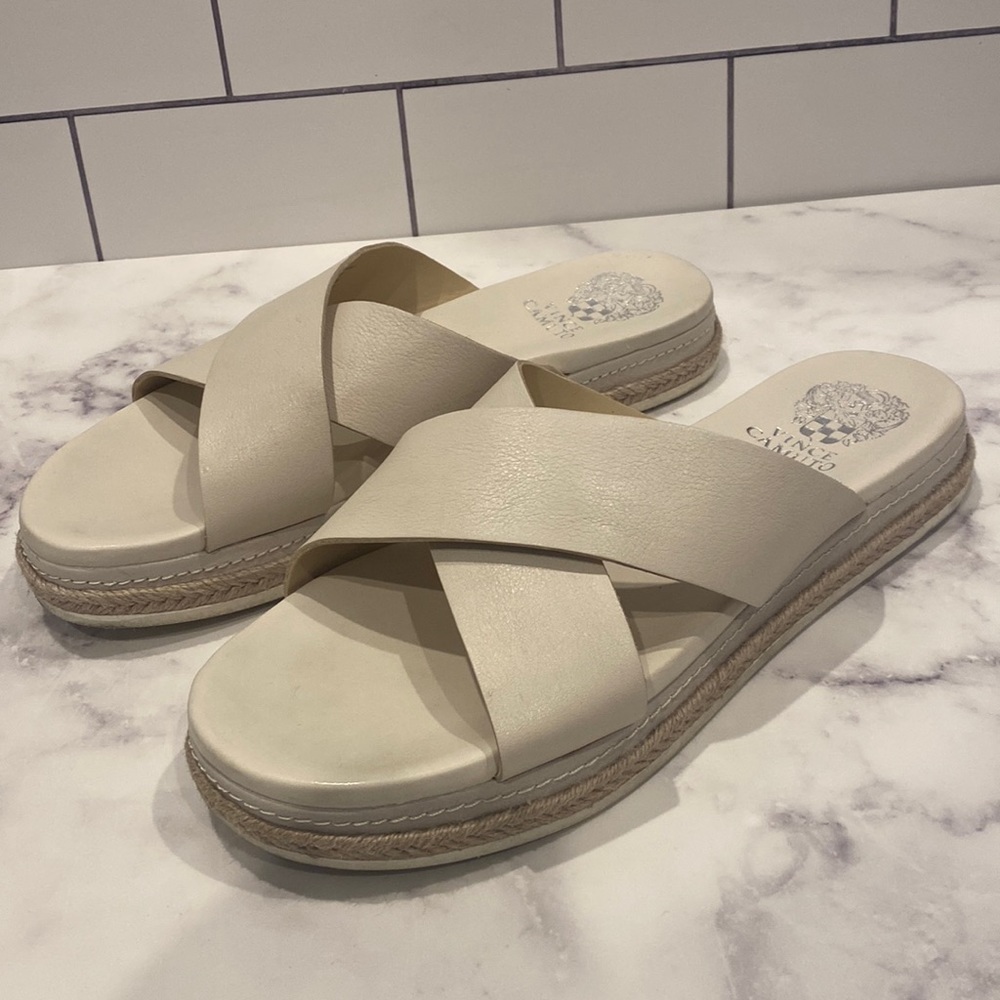 Like new Vince Camuto Rickert sandal
